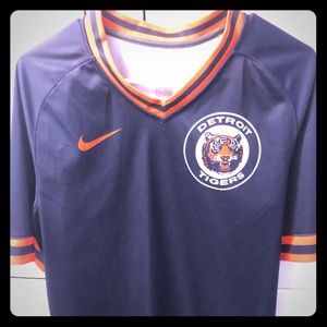 Men’s size large Detroit Tiger’s shirt by Nike
